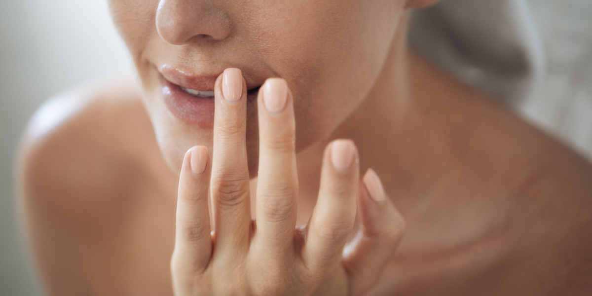 Das Lippen aufspritzen erfüllt den Traum von vollen und sinnlichen Lippen